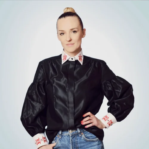 camasa-PETRA-1 Camasa neagra cu maneci bufante PETRA