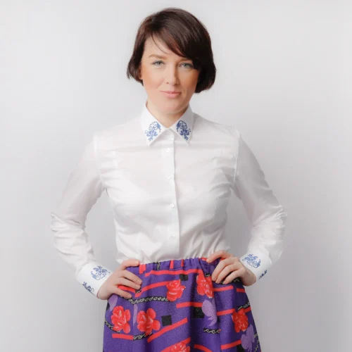 camasa-albastraGRANDEUR1 Camasa alba cu broderie albastra GRANDEUR